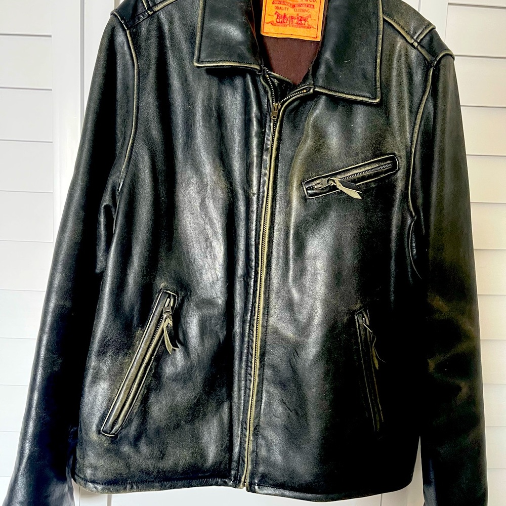 Vintage leather jacket by Levi’s.  Very heavy jacket. Great condition.